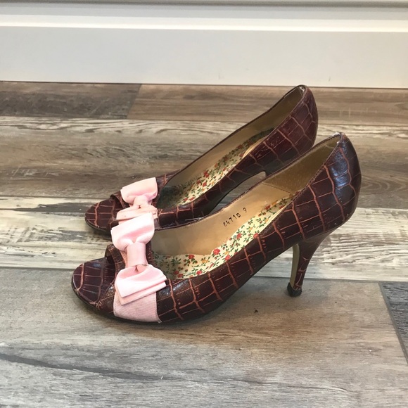 Jeffrey Campbell Shoes - LAST CHANCE Jeffrey Campbell Bow Heels